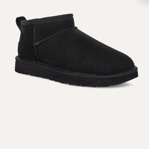 Women’s UGG boot Black ultra mini - size 9
